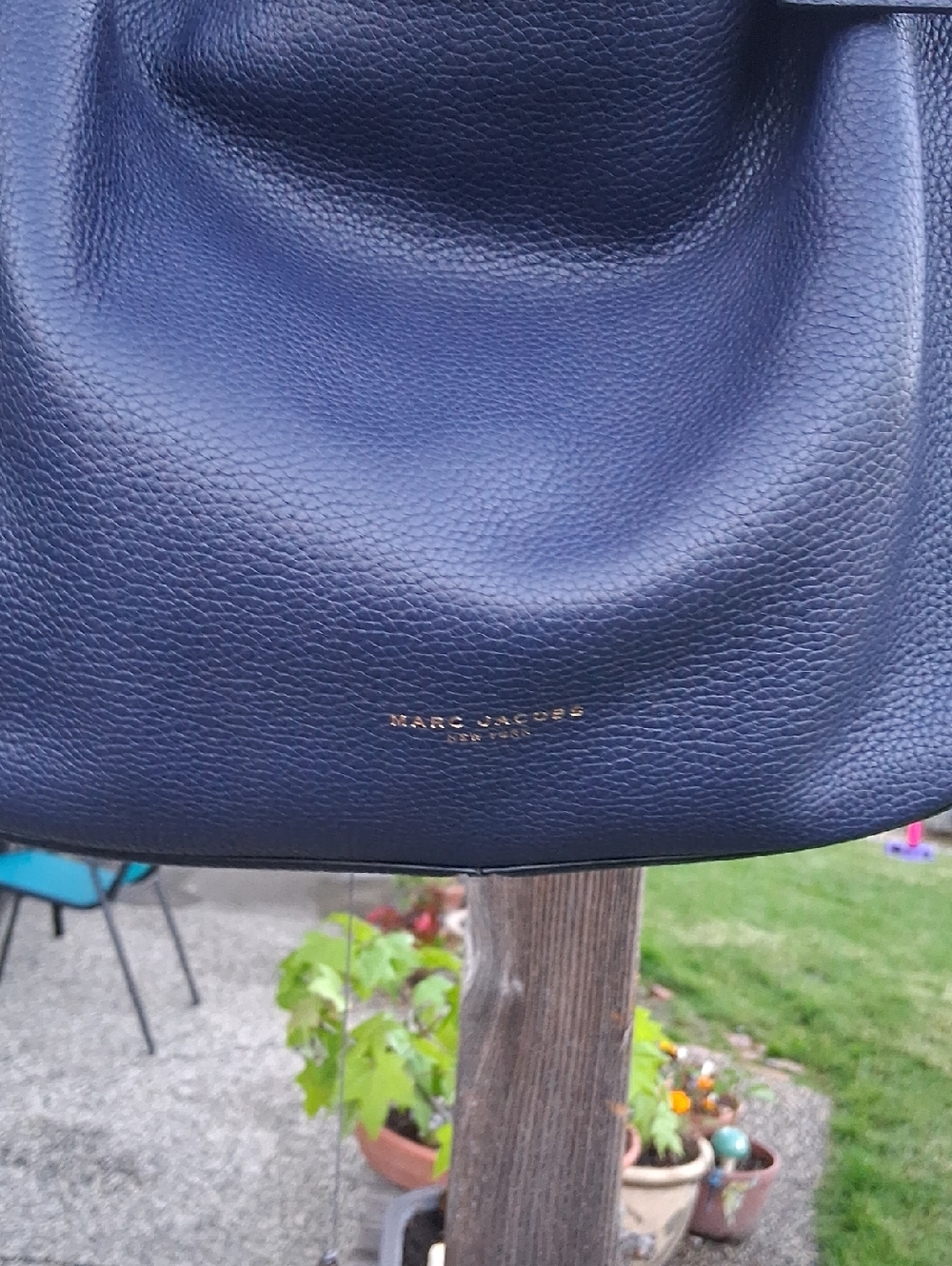Marc Jacobs Navy Pebbled Leather Shoulder Bag with Gold Hardware - Picture 6 of 16